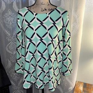 6 for 30$ Crown and Ivy top sz 1x euc